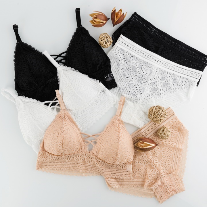 premier soutien gorge dentelle