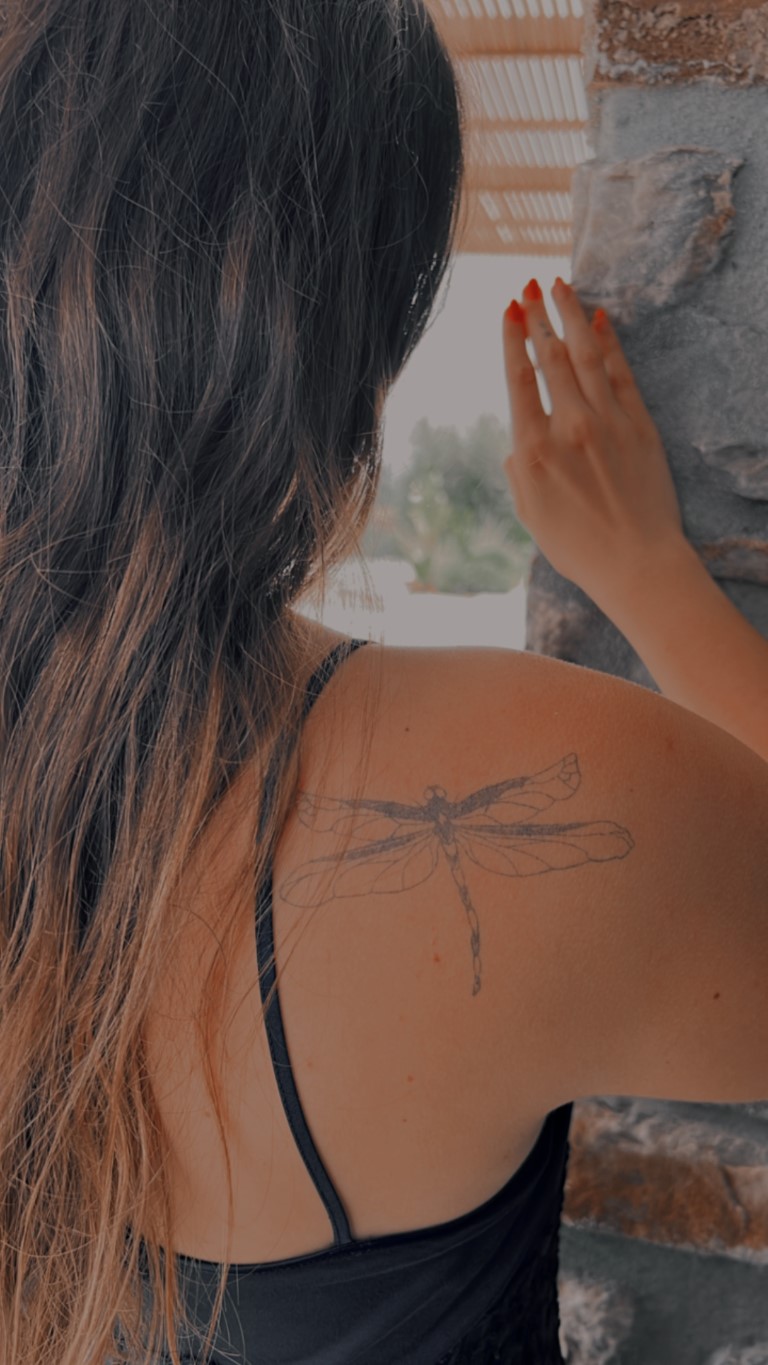 mini tatouage libellule
