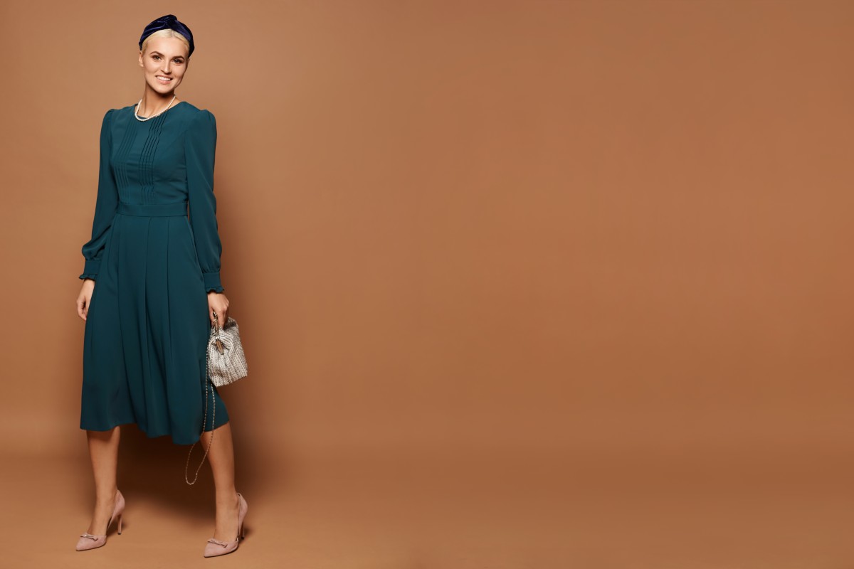La robe mi-longue, nouvelle obsession du vestiaire chic