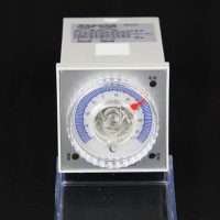 Dial type temperature and humidity controller for dehumidification of power distribution cabinet