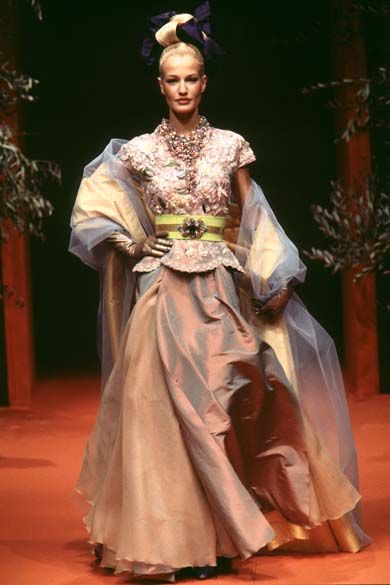 Défilé Christian Lacroix Haute Couture 1996 (11)