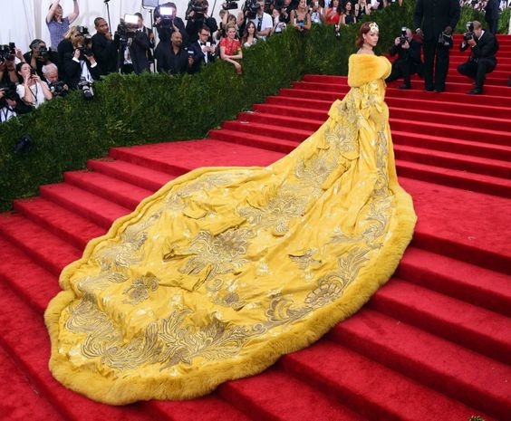 Rihanna au Met Gala 2015 en guo pei 3