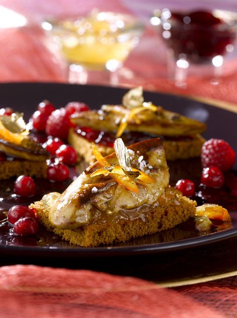 Le Foie Gras poêlé sur tranche de pain d’épices et fruits rouges