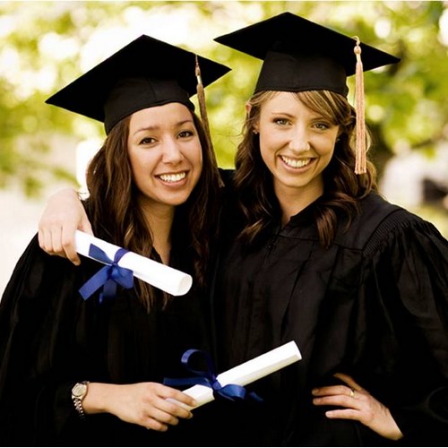 jeunes filles diplomées