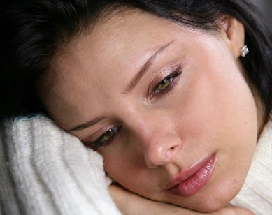 femme triste qui pleure