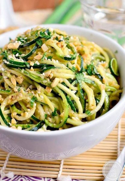 Spaghettis-de-courgette-et-amandes