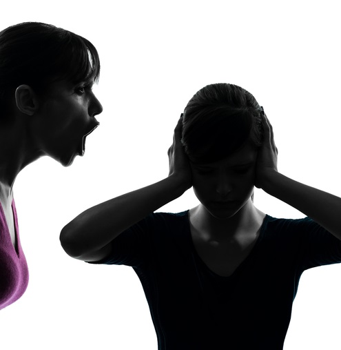 Dispute entre la grand-mère et la mère