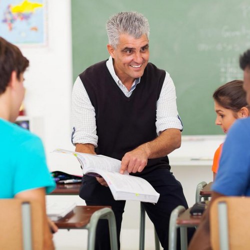 professeur donne un cours