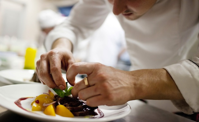 chef-cuisine-restaurant-plat