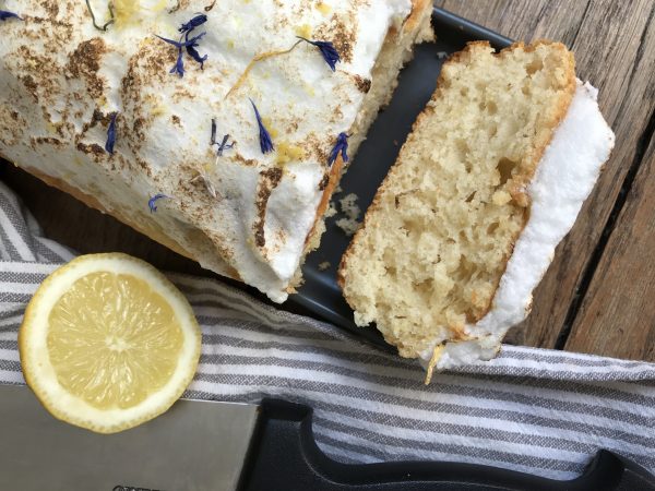 Cake au citron allégé et mélange de fleurs