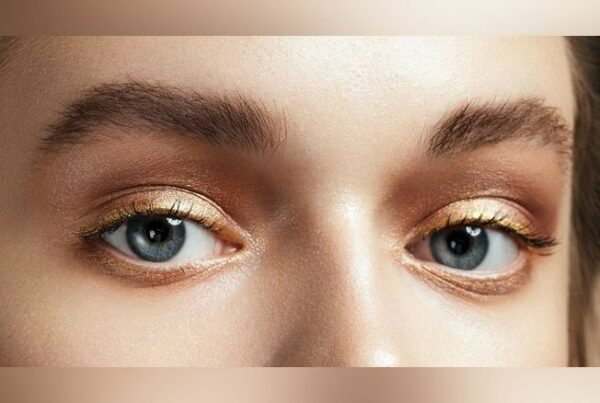 maquillage yeux bleus