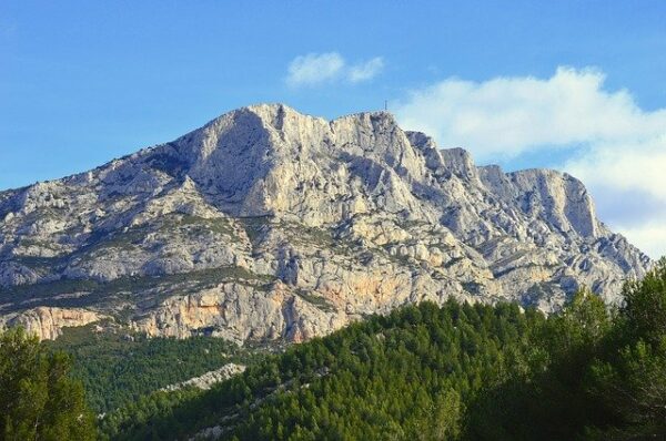 Cap-sur-Aix-en-Provene-Montagne-Sainte-Victoire