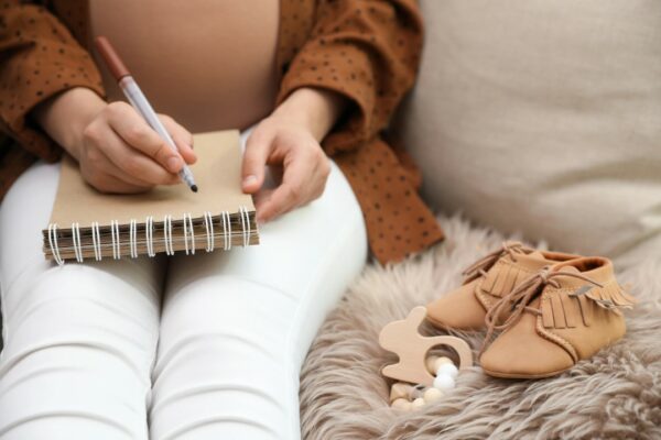 Préparer sa liste de naissance sans stress : conseils et astuces