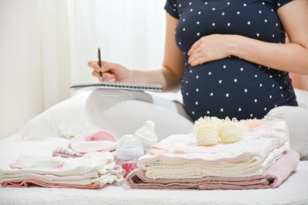 Préparer sa liste de naissance sans stress : conseils et astuces